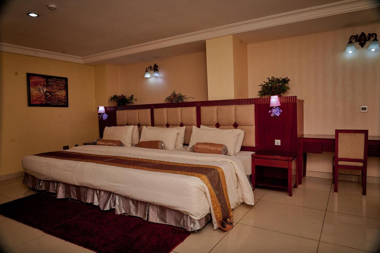 Barcelona Hotels, Abuja Mobushipe Exterior foto