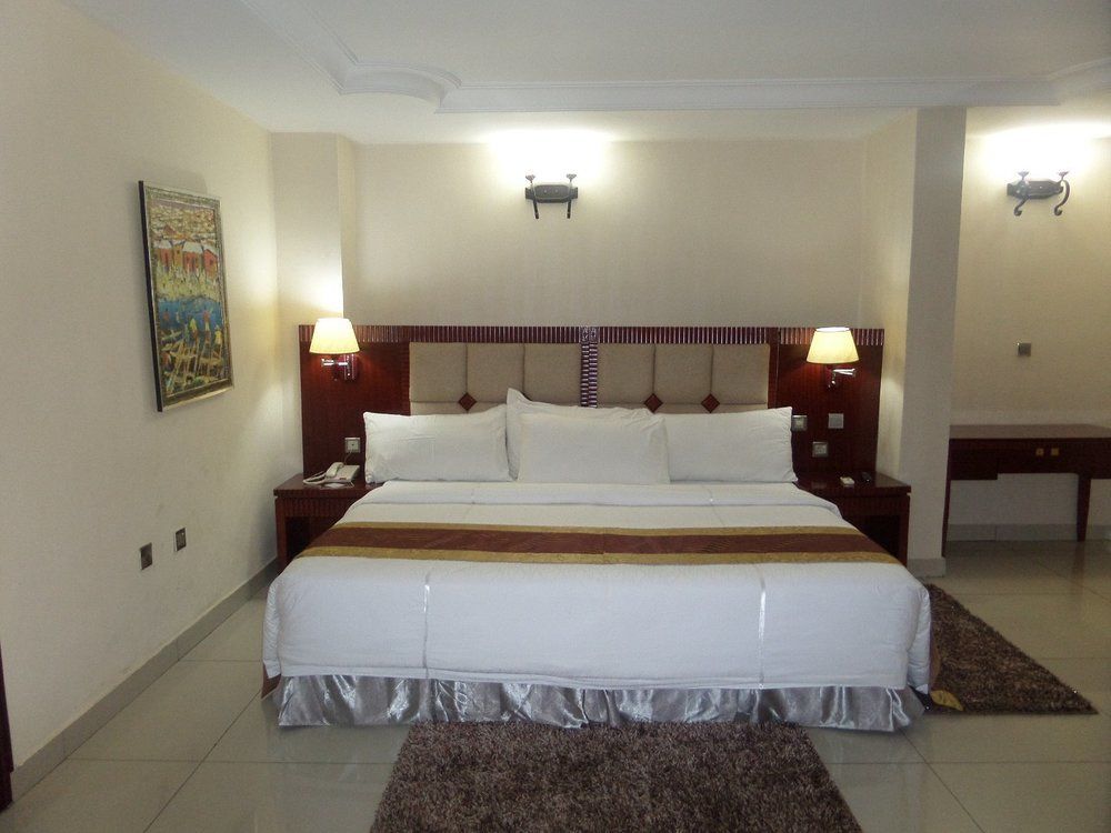 Barcelona Hotels, Abuja Mobushipe Exterior foto
