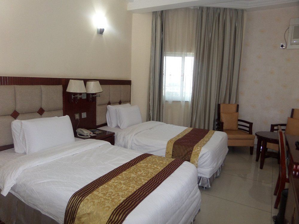 Barcelona Hotels, Abuja Mobushipe Exterior foto
